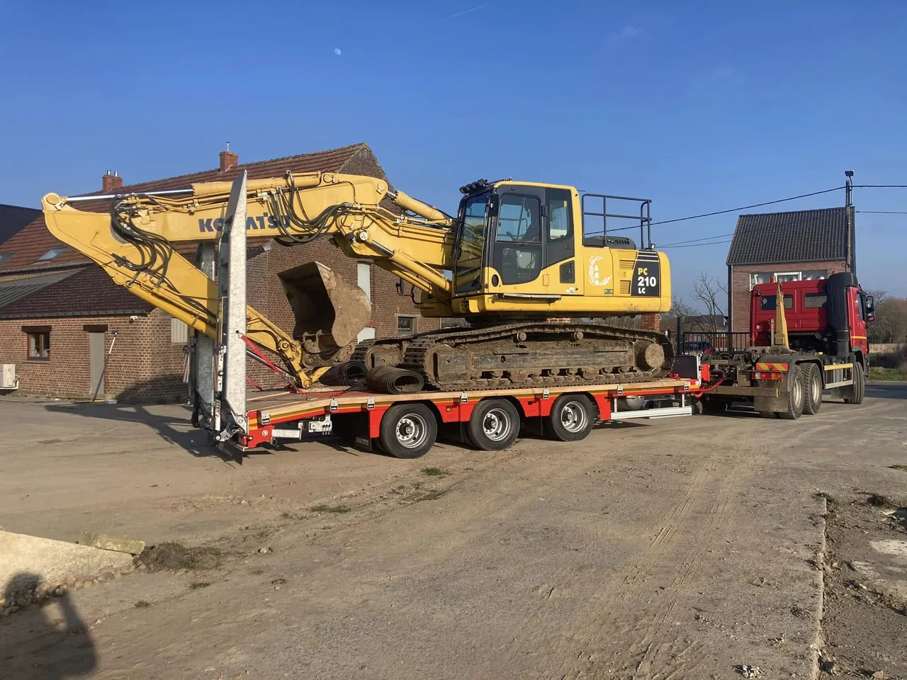 Pelle hydraulique GLX Services sur chantier